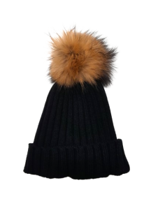 Svart Stickad Mössa med Tvättbjörnspäls